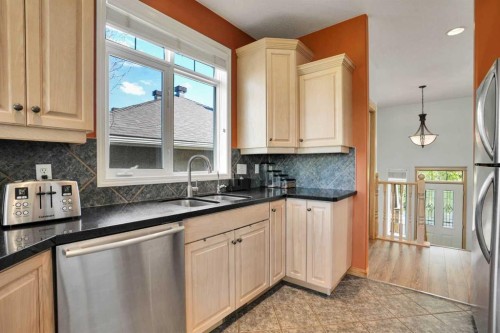 6 Discovery Woods Villas Sw, Calgary, AB - Indoor Photo Showing Kitchen With Stainless Steel Kitchen
