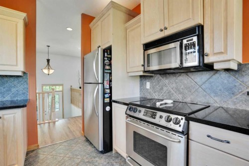 6 Discovery Woods Villas Sw, Calgary, AB - Indoor Photo Showing Kitchen With Stainless Steel Kitchen
