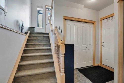 6 Discovery Woods Villas Sw, Calgary, AB - Indoor Photo Showing Other Room