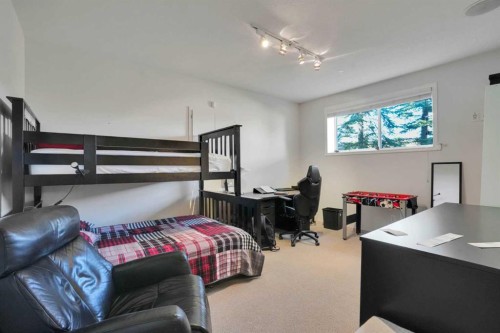 6 Discovery Woods Villas Sw, Calgary, AB - Indoor Photo Showing Bedroom