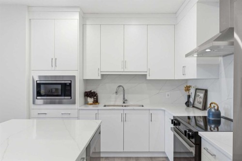 1306-81 Arbour Lake View Nw, Calgary, AB - Indoor Photo Showing Kitchen With Double Sink