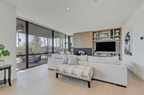 159 Rosery Drive Nw, Calgary, AB - Indoor Photo Showing Living Room
