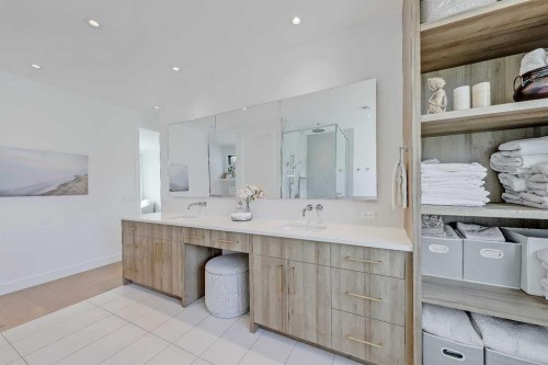 159 Rosery Drive Nw, Calgary, AB - Indoor Photo Showing Bathroom