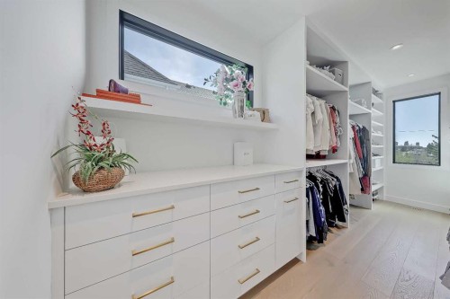 159 Rosery Drive Nw, Calgary, AB - Indoor With Storage