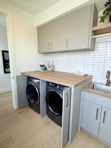 159 Rosery Drive Nw, Calgary, AB - Indoor Photo Showing Laundry Room