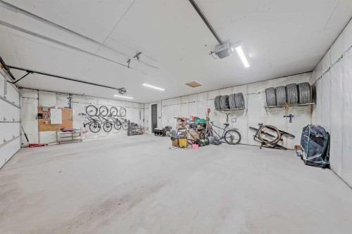 159 Rosery Drive Nw, Calgary, AB - Indoor Photo Showing Garage