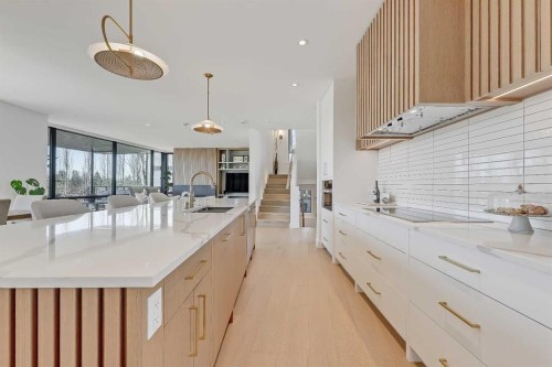 159 Rosery Drive Nw, Calgary, AB - Indoor Photo Showing Kitchen With Upgraded Kitchen