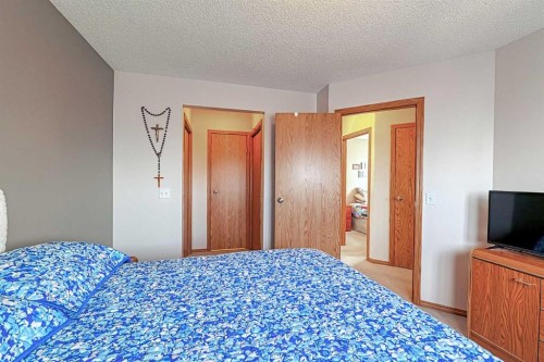 234 Martinvalley Mews Ne, Calgary, AB - Indoor Photo Showing Bedroom