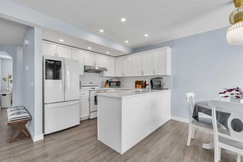 159 Hidden Way Nw, Calgary, AB - Indoor Photo Showing Kitchen