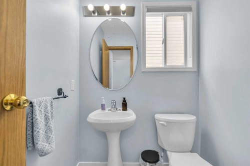 159 Hidden Way Nw, Calgary, AB - Indoor Photo Showing Bathroom