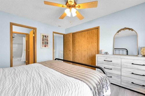 159 Hidden Way Nw, Calgary, AB - Indoor Photo Showing Bedroom