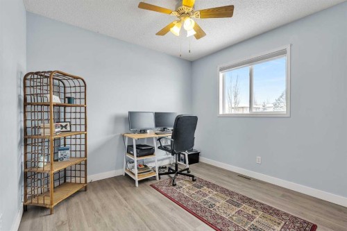 159 Hidden Way Nw, Calgary, AB - Indoor Photo Showing Office