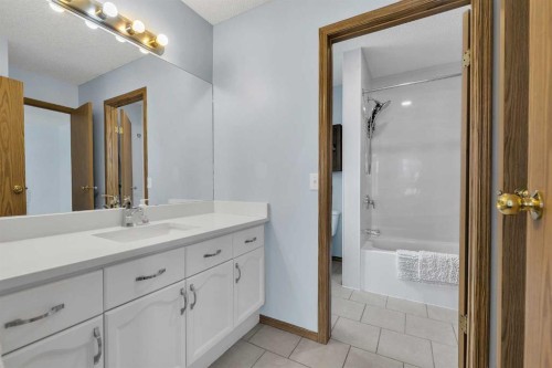 159 Hidden Way Nw, Calgary, AB - Indoor Photo Showing Bathroom