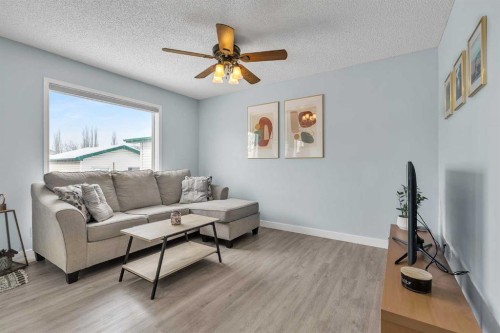 159 Hidden Way Nw, Calgary, AB - Indoor Photo Showing Living Room