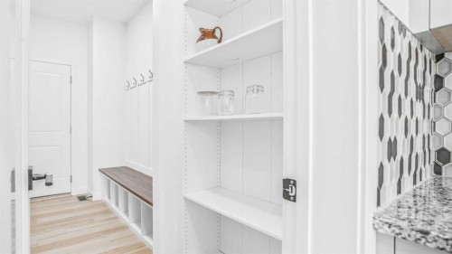 34 Lucas Terrace Nw, Calgary, AB - Indoor