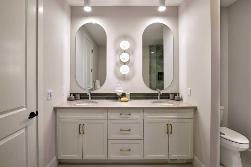  - Indoor Photo Showing Bathroom