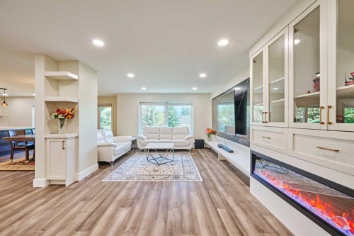 252 Edgebank Circle Nw, Calgary, AB - Indoor Photo Showing Other Room