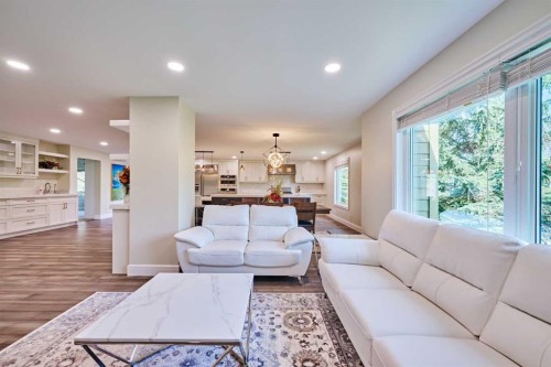 252 Edgebank Circle Nw, Calgary, AB - Indoor Photo Showing Living Room