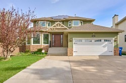 252 Edgebank Circle NW Calgary, AB T3A 4W1