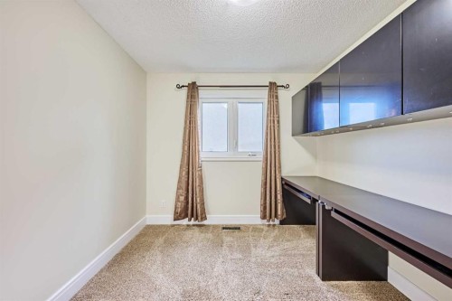 252 Edgebank Circle Nw, Calgary, AB - Indoor Photo Showing Other Room