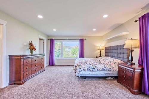 252 Edgebank Circle Nw, Calgary, AB - Indoor Photo Showing Bedroom