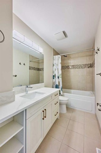 252 Edgebank Circle Nw, Calgary, AB - Indoor Photo Showing Bathroom