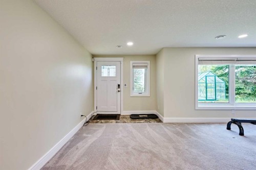 252 Edgebank Circle Nw, Calgary, AB - Indoor Photo Showing Other Room