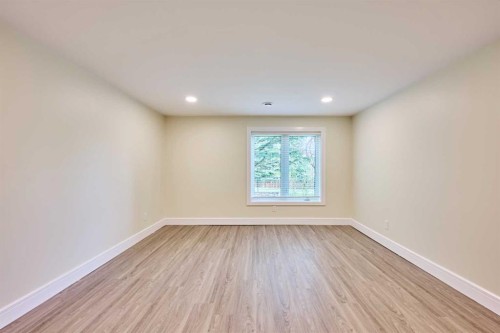 252 Edgebank Circle Nw, Calgary, AB - Indoor Photo Showing Other Room
