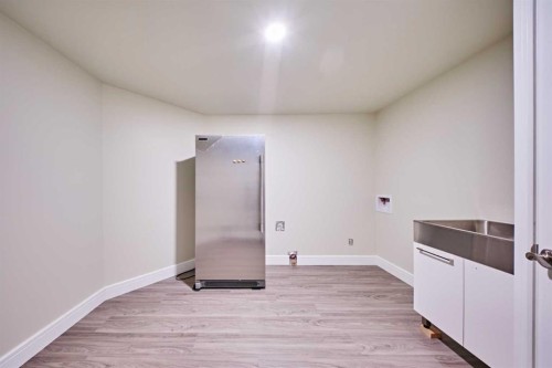 252 Edgebank Circle Nw, Calgary, AB - Indoor Photo Showing Other Room