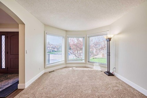 252 Edgebank Circle Nw, Calgary, AB - Indoor Photo Showing Other Room