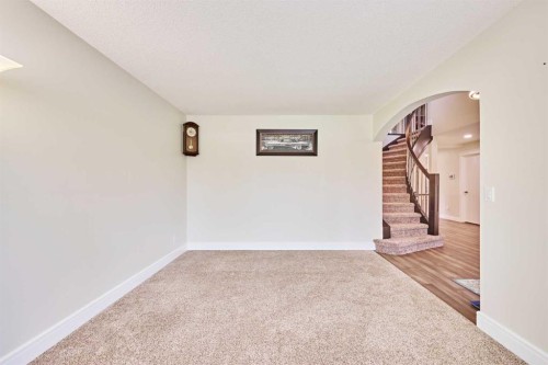 252 Edgebank Circle Nw, Calgary, AB - Indoor Photo Showing Other Room