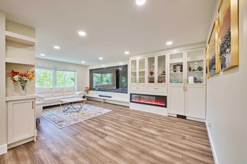 252 Edgebank Circle Nw, Calgary, AB - Indoor Photo Showing Other Room