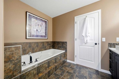 164 Hillcrest Boulevard, Strathmore, AB - Indoor Photo Showing Bathroom