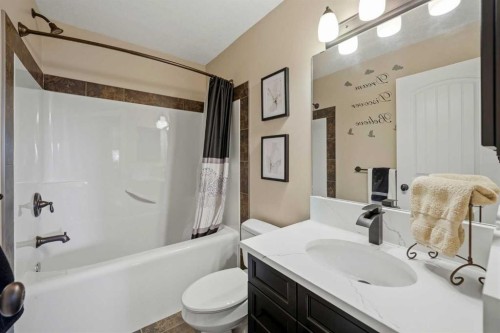 164 Hillcrest Boulevard, Strathmore, AB - Indoor Photo Showing Bathroom