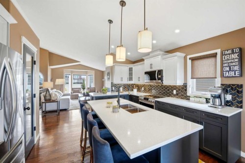 164 Hillcrest Boulevard, Strathmore, AB - Indoor Photo Showing Kitchen With Double Sink With Upgraded Kitchen