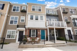 8 Sherwood Row NW Calgary, AB T3R 0X1