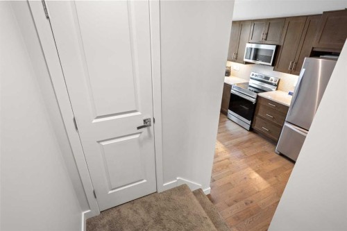 8 Sherwood Row Nw, Calgary, AB - Indoor Photo Showing Kitchen