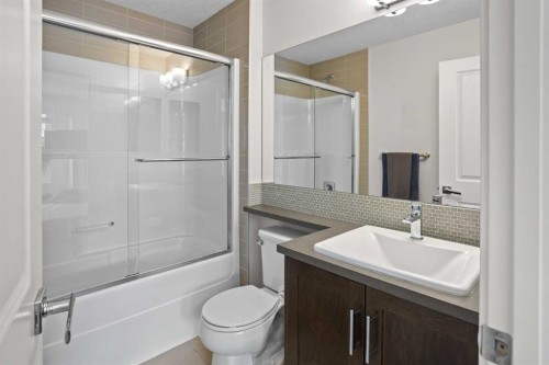 8 Sherwood Row Nw, Calgary, AB - Indoor Photo Showing Bathroom