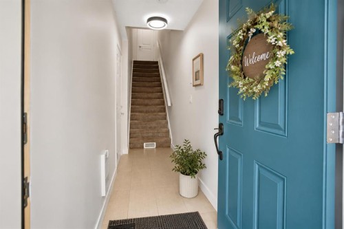 8 Sherwood Row Nw, Calgary, AB - Indoor Photo Showing Other Room