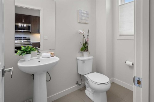 8 Sherwood Row Nw, Calgary, AB - Indoor Photo Showing Bathroom