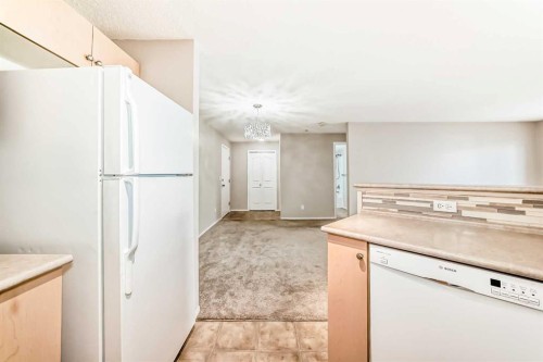 1220-10 Prestwick Bay Se, Calgary, AB - Indoor Photo Showing Kitchen