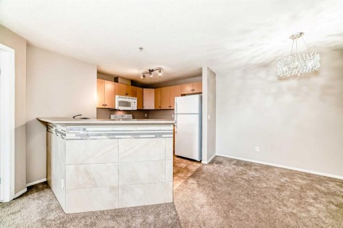 1220-10 Prestwick Bay Se, Calgary, AB - Indoor Photo Showing Kitchen