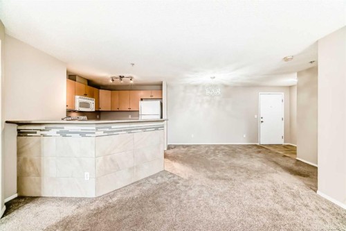 1220-10 Prestwick Bay Se, Calgary, AB - Indoor Photo Showing Kitchen