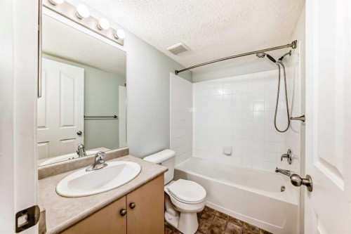 1220-10 Prestwick Bay Se, Calgary, AB - Indoor Photo Showing Bathroom