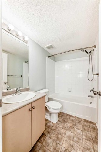 1220-10 Prestwick Bay Se, Calgary, AB - Indoor Photo Showing Bathroom