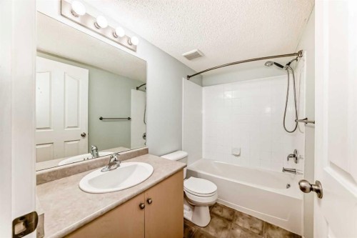 1220-10 Prestwick Bay Se, Calgary, AB - Indoor Photo Showing Bathroom