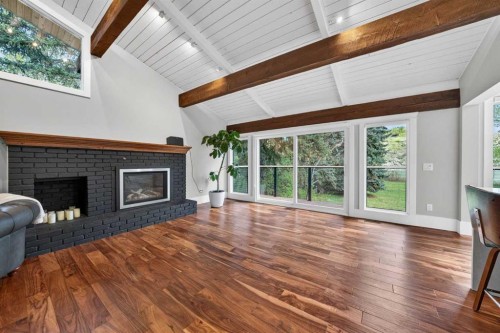 7136 Bow Crescent Nw, Calgary, AB - Indoor Photo Showing Living Room With Fireplace