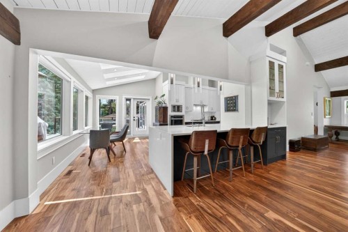 7136 Bow Crescent Nw, Calgary, AB - Indoor