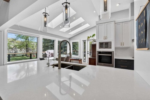 7136 Bow Crescent Nw, Calgary, AB - Indoor Photo Showing Kitchen With Double Sink With Upgraded Kitchen