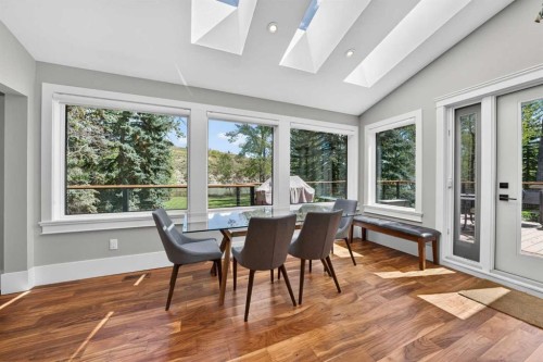 7136 Bow Crescent Nw, Calgary, AB - Indoor Photo Showing Dining Room